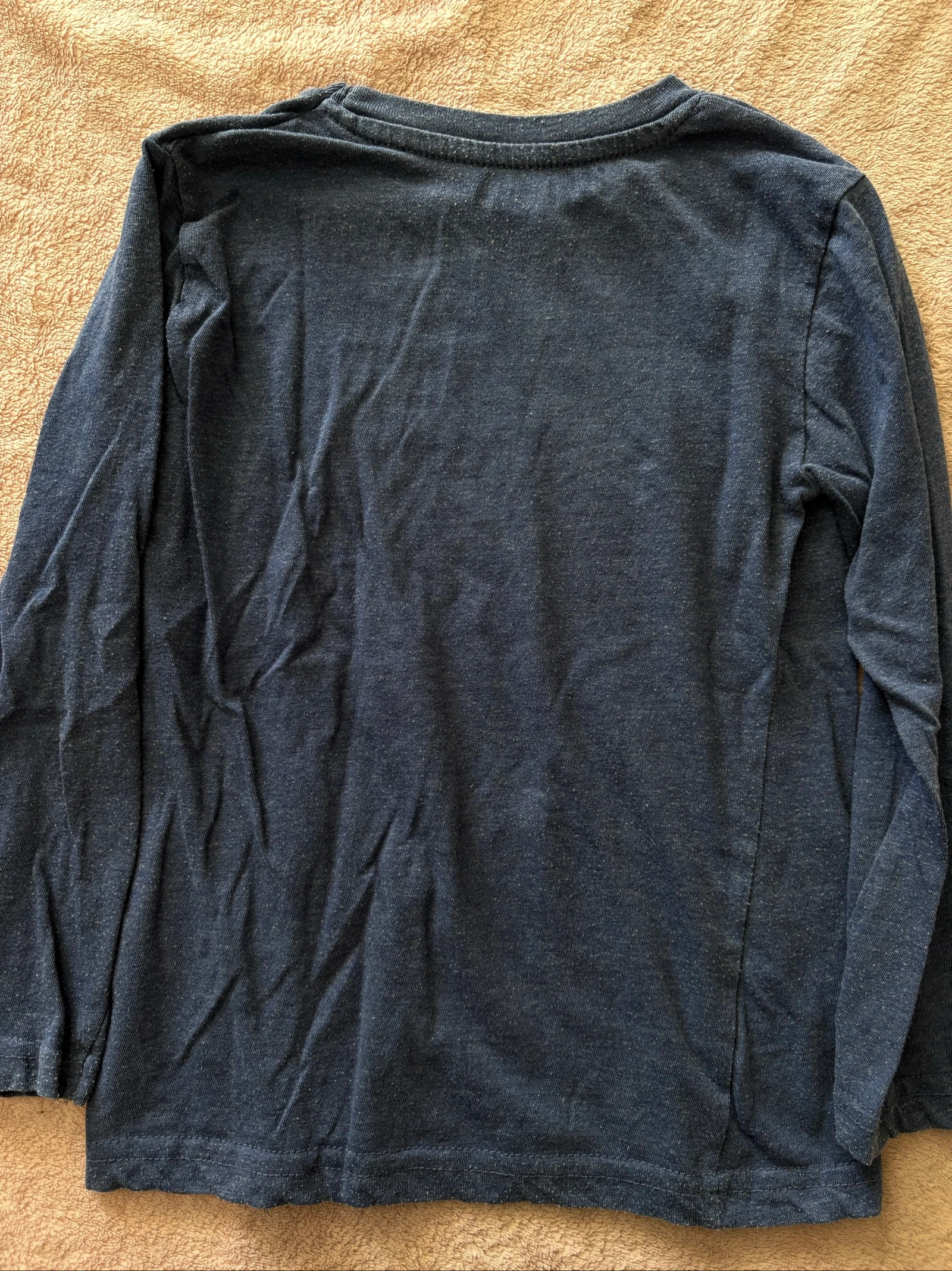 Camiseta azul marinho de manga longa para menino de 6 anos – photo 4